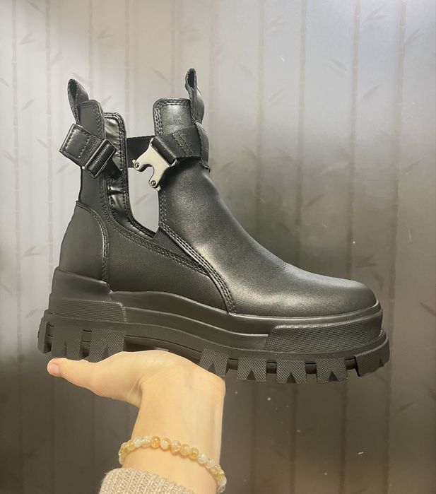 Ghete Buffalo de dama, noi in cutie