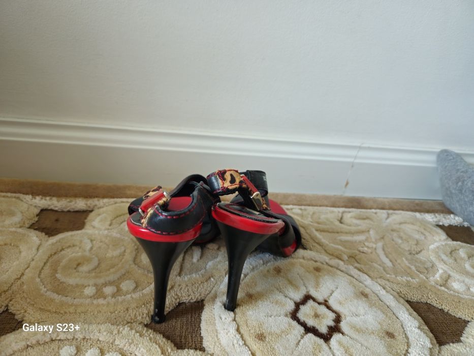 Продам босаножки