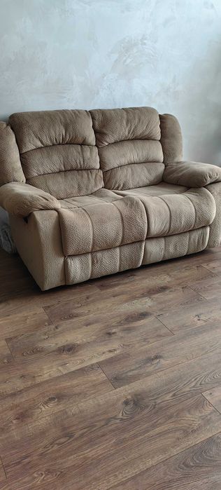 Диван двойка с повдигащ се механизъм