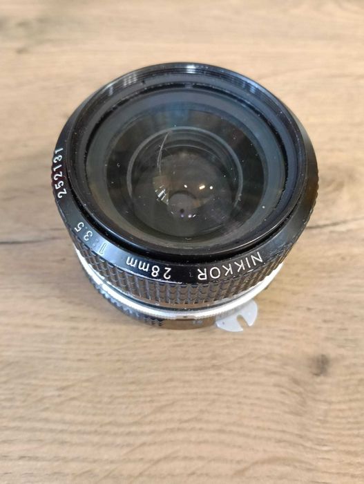 Obiectiv Nikkor 28 mm