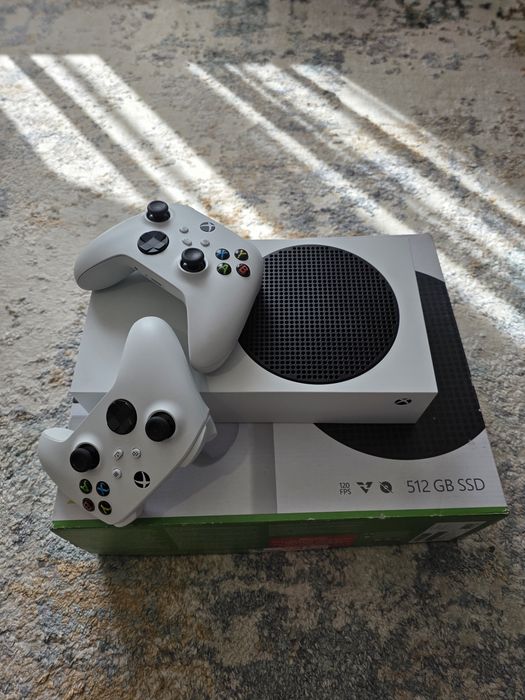 Vand Xbox Series S 512GB SSD 2 Controllere