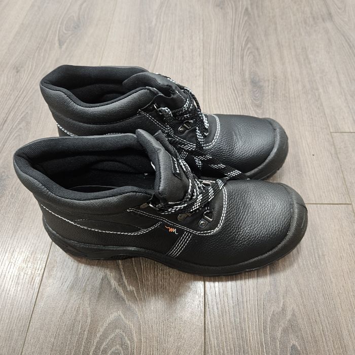 Vand ghete de lucru marimile 36,41,44