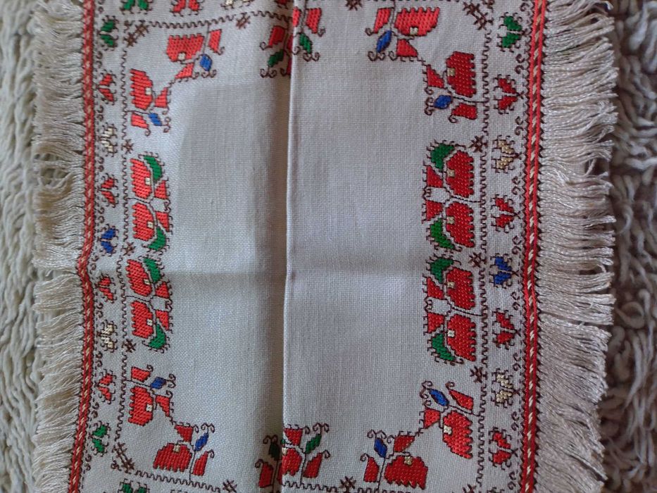 карета българска бродерия