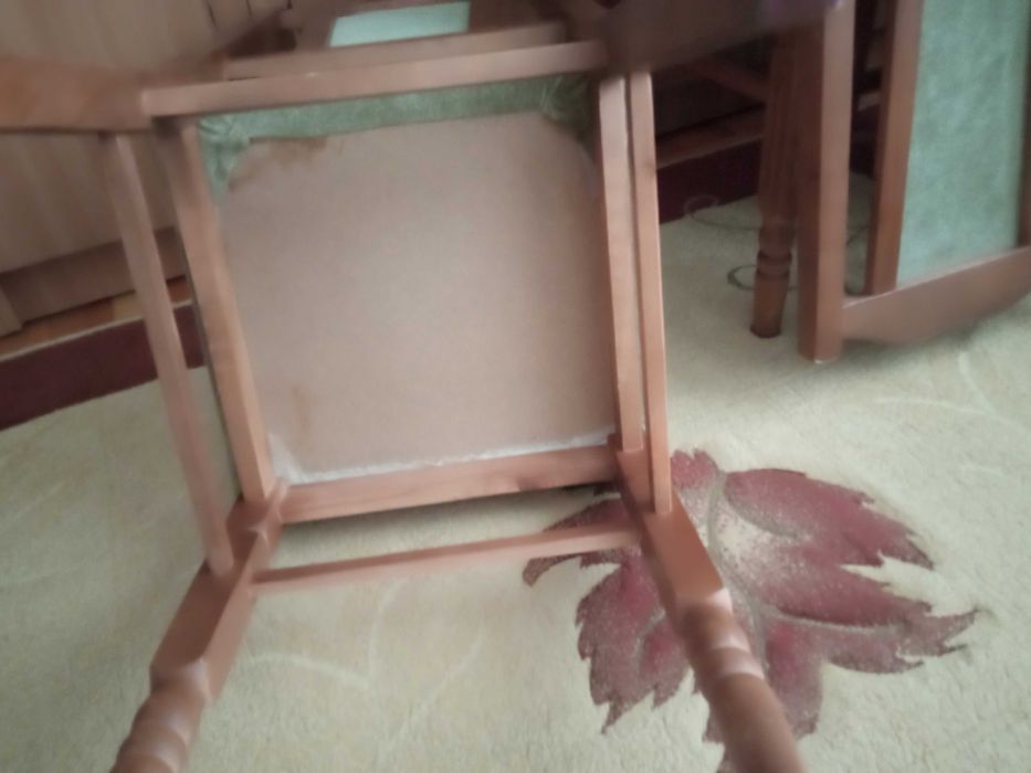 Vând scaune lemn masiv