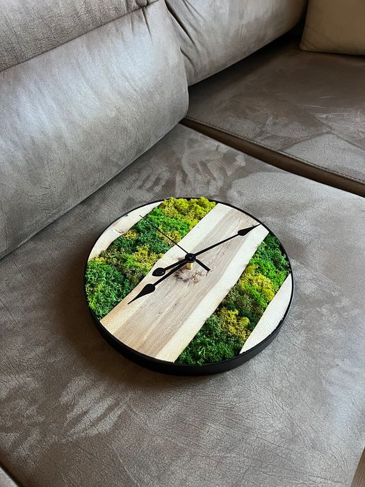 Стенен часовник от дърво, желазо и мъх 30 см.