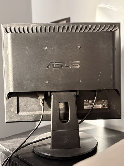 Монитор ASUS 17-inch 60hz