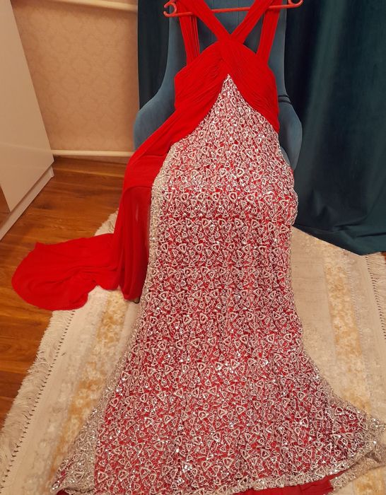 Роскошное вечернее платье