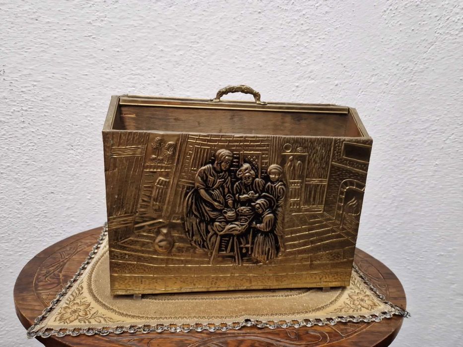 Английска поставка за вестници с месингов обков