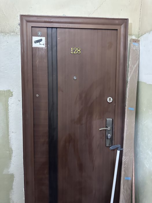 Usa de vanzare deschidere stanga !