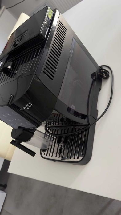 Espressor automat DELONGHI Magnifica Start, 15 bar, garanție