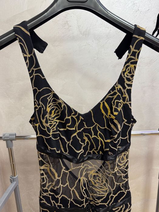 Бална рокля черен цвят със златни мотиви