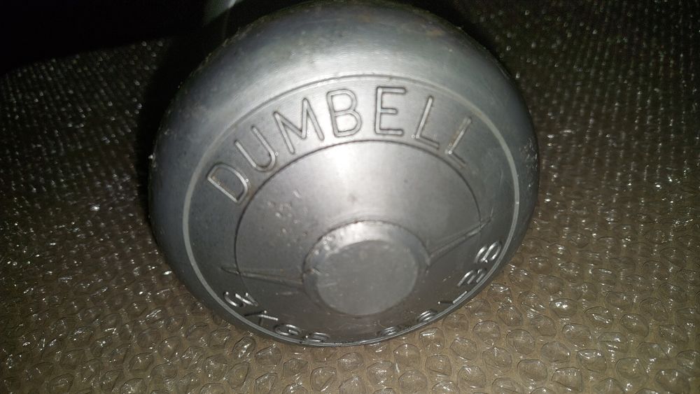 Продавам ктъгла гира 6кг  гирички 1×3кг.2×1.5 кг