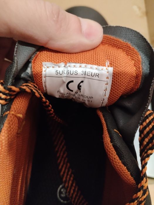 Работни обувки с метално бомбе