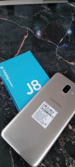 Продаётся телефон J8 в отличном состоянии