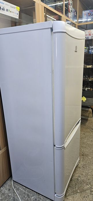 Продам холодильник Indesit
