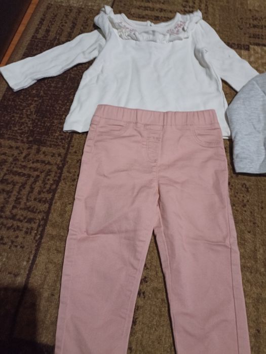 Детски дрехи 3 блузи и един панталон 3-4г.