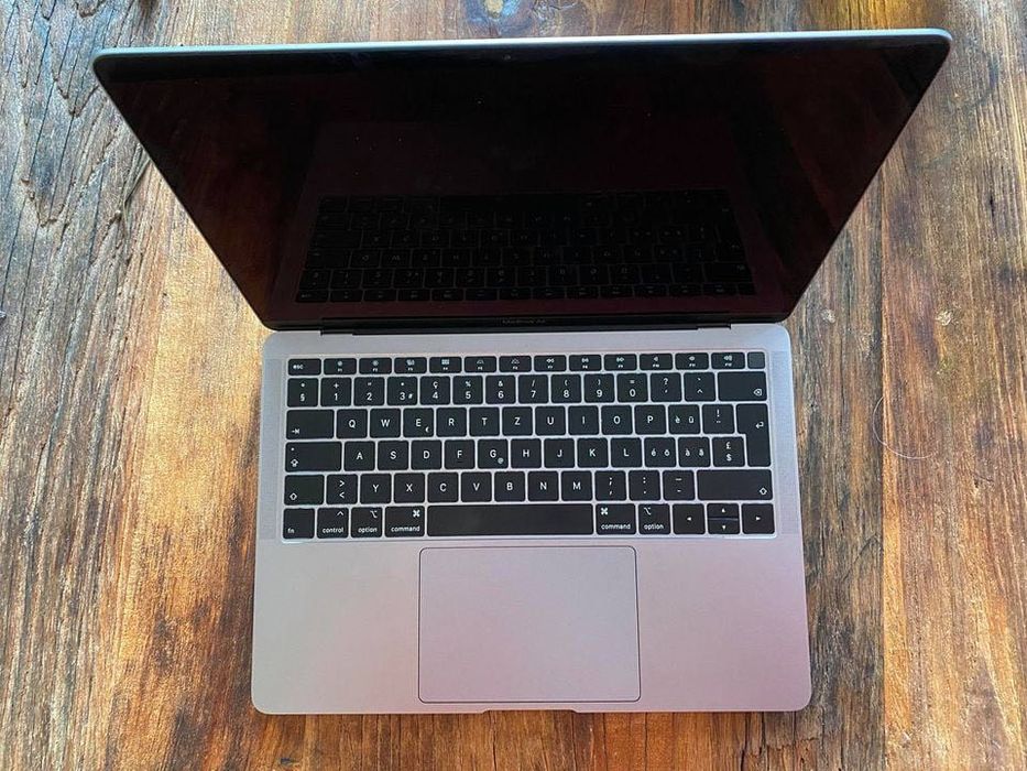 MacBook Air (Retina, 13-inch)