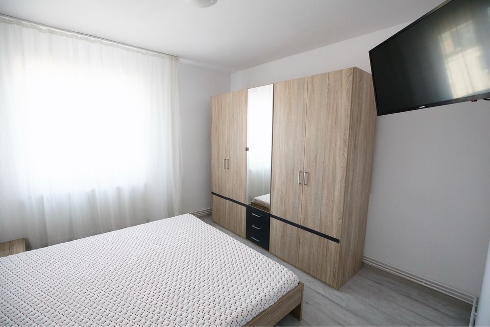 Închiriez apartament cu 2 camere