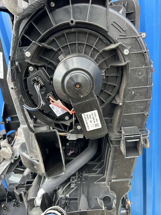 Carcasă aerotermă completă Land Rover Discovery 5 L462 2017