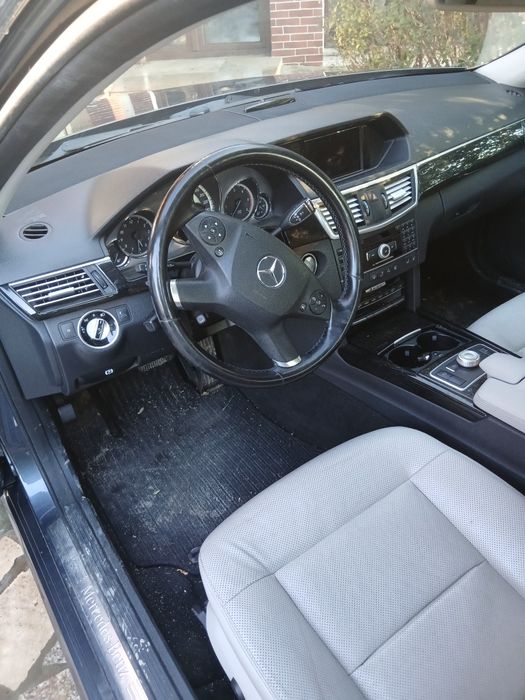 Vând Mercedes e350 an 2011 3 0 diesel 4Matic  265 cp