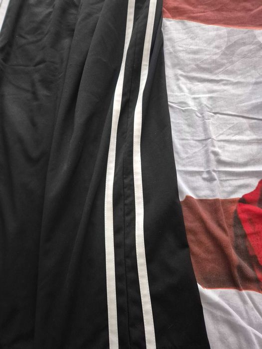 Дамски панталон с кант и широк крачол