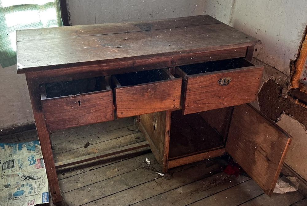 Масивно старинно бюро