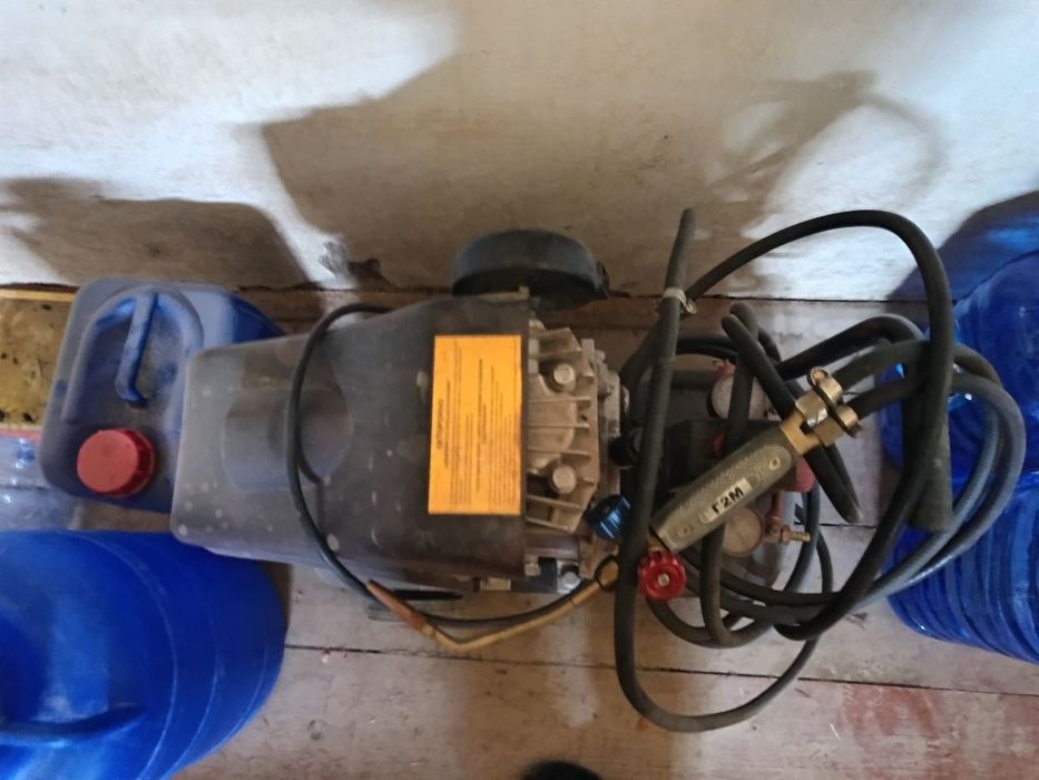 Svarka apparat kislorod baloni bilan sotiladi