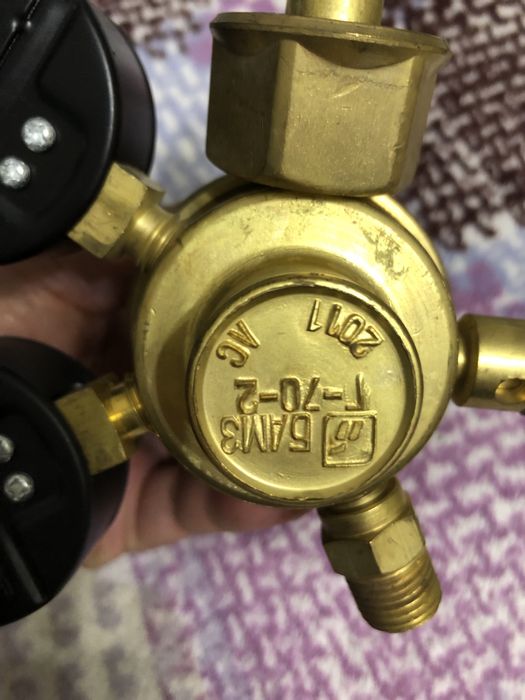 Монометры с редуктором новый продам