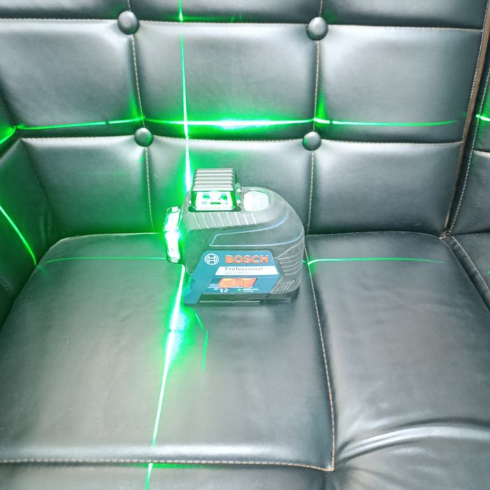 Лазерный уровен сотилади