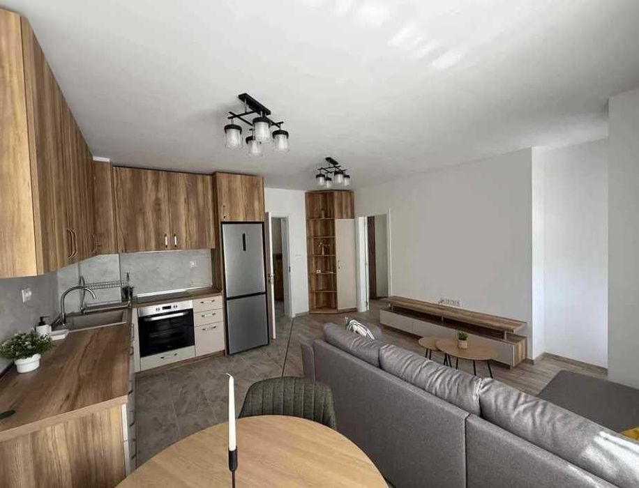 Дава се под наем Двустаен апартамент в Пловдив, Център - 75 кв.м за 470 € - Снимка #6