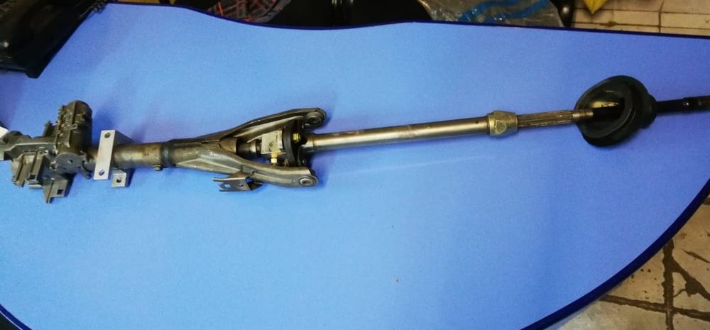 На BMW E32  750 Руливая колонка