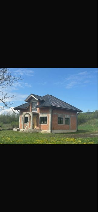 Vand casa la rosu P+M,Aiton jud Cluj