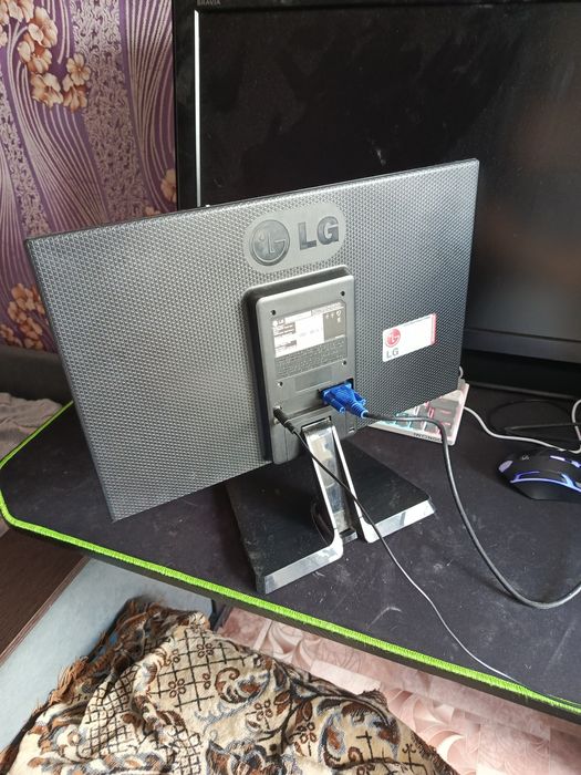 Монитор LG E1942