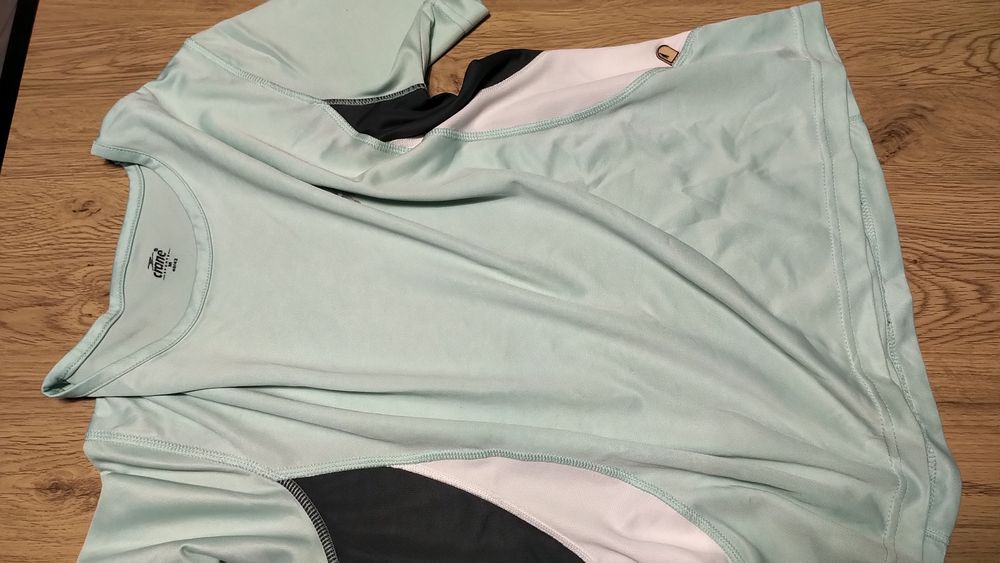 Tricouri sport femei