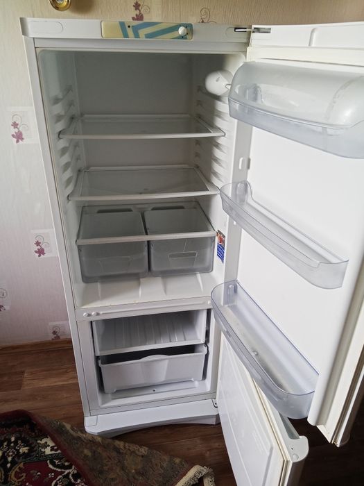 Продаётся холодильник indesit