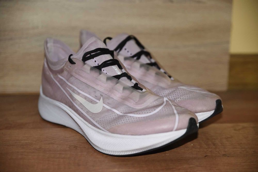 NIKE Zoom Fly 3 оригинални маратонки 42 номер