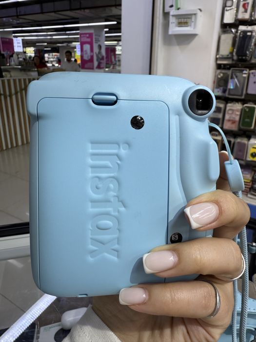 Продам instax mini 11