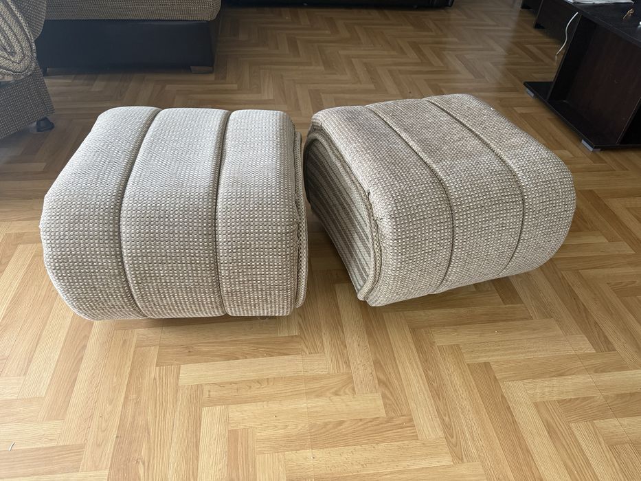 Диван с две кресла и две табуретки