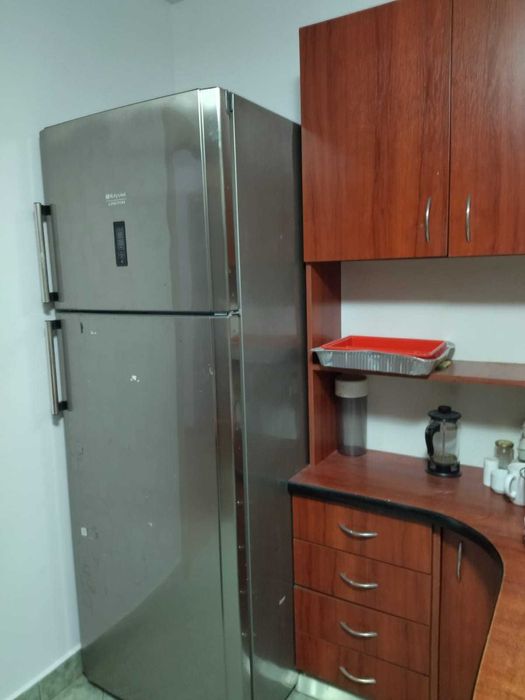 Inchiriez apartament cu 3 camere in vila sector 2