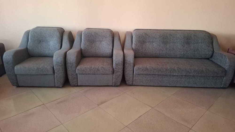 Продам диван два кресла,все раскладное,удобный механизм