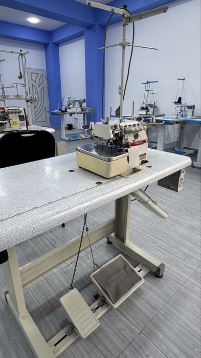 Precious overlok sotiladi xolati yaxshi judayam kam ishlagan xonadonda