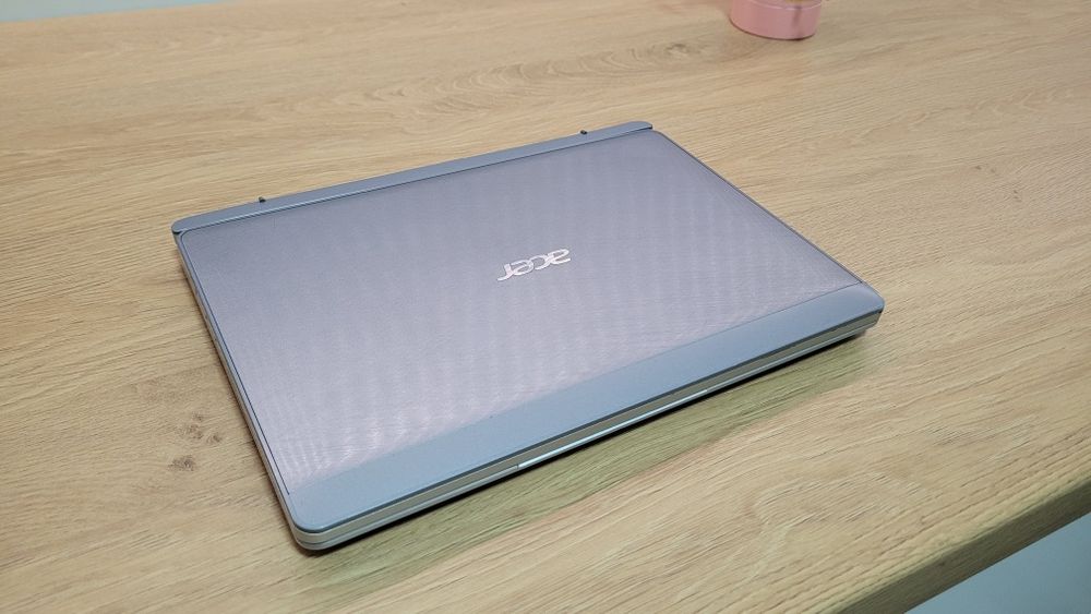 OFERTA DOAR SAPTAMANA ASTA ! 500 lei ! Laptop 2 in 1 Acer Aspire Swit