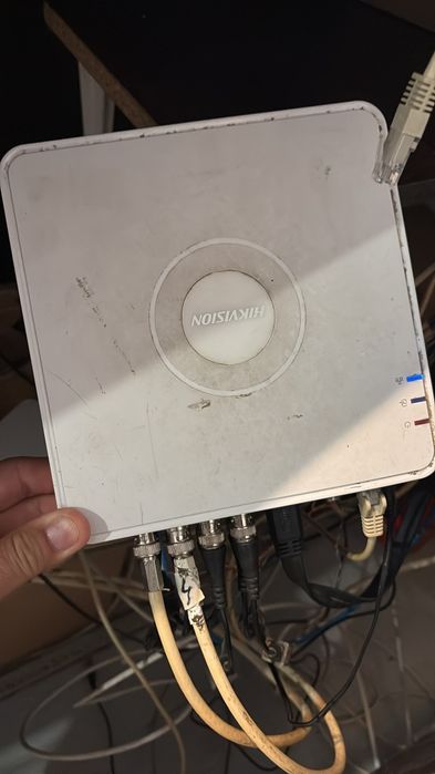 Vând sistem camere supraveghere Hikvision 6 perfect funcțional.
