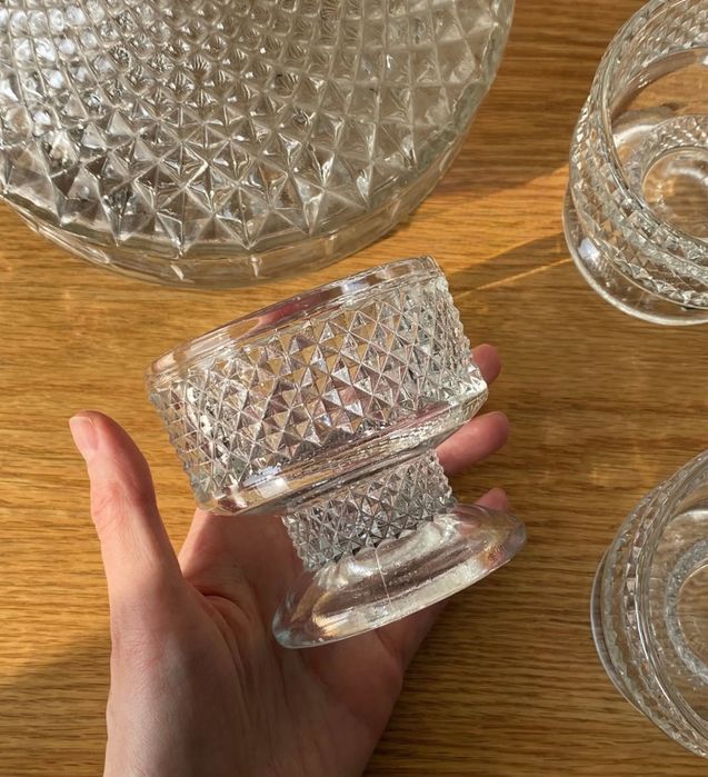 Продаётся  богемское стекло , набор для виски и напитков.