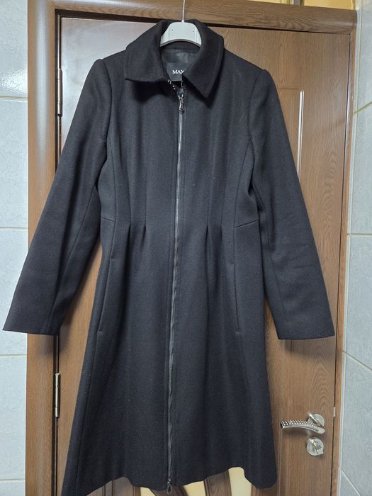 Max&Co. – Pardesiu 100% lână, elegant

Pardesiu negru clasic, foarte e