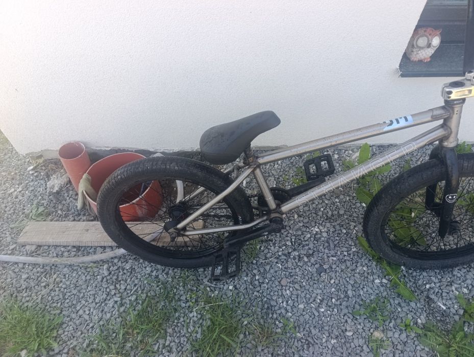 Vând BMX stranger