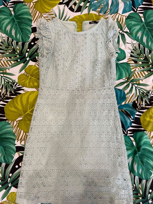 Дантелена рокля De facto