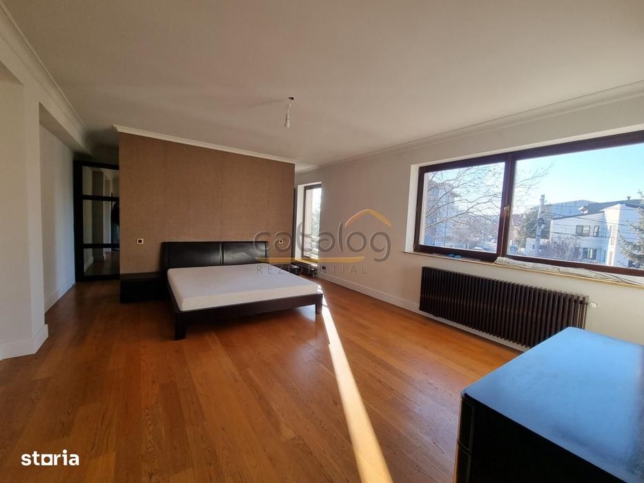 Casă de închiriat cu 6 camere în Damaroaia