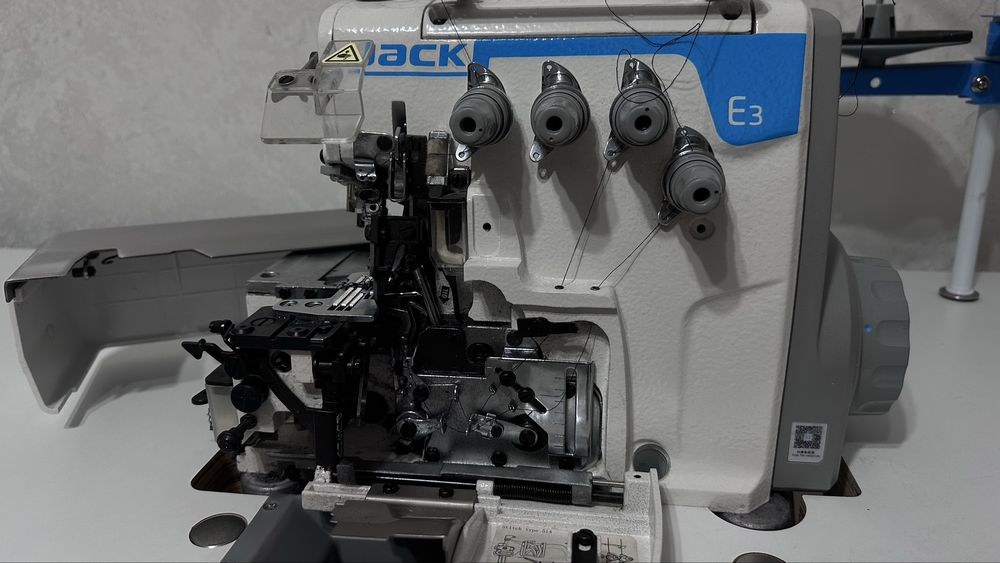 Продается Оверлок JackE3