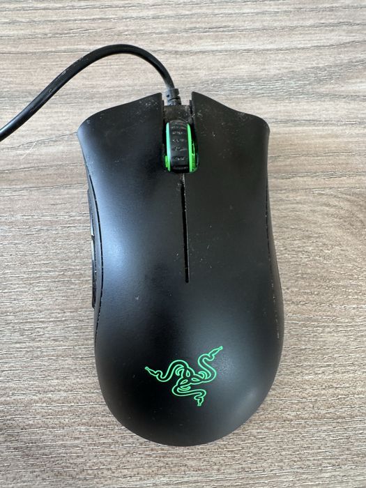 Razer DeathAdder Essential + Xbox controller + Logitech webcam